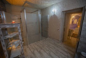 Karlik Cave Suites
