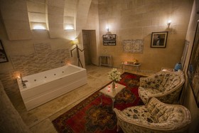 Karlik Cave Suites