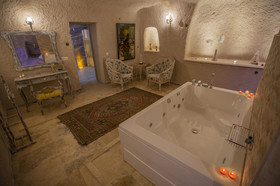 Karlik Cave Suites