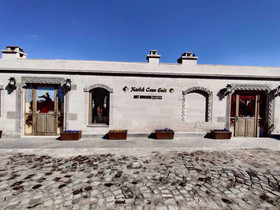 Karlik Cave Suites