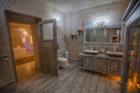 Karlik Cave Suites