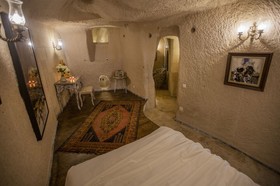 Karlik Cave Suites