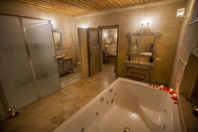 Karlik Cave Suites