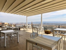 Karlik Cave Suites