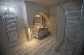 Karlik Cave Suites