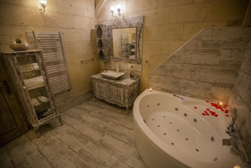 Karlik Cave Suites