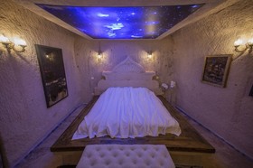 Karlik Cave Suites
