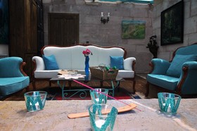 Karlik Evi