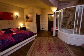 Karlik Evi