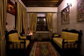 Karlik Evi