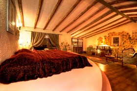 Karlik Evi