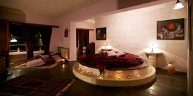 Karlik Evi