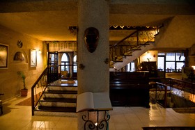 Karlik Evi