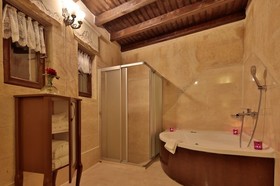 Aurora Cave Hotel