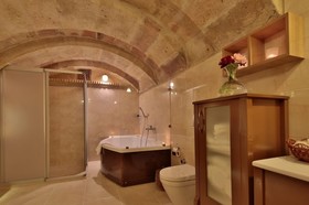 Aurora Cave Hotel