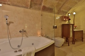 Aurora Cave Hotel