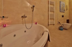 Aurora Cave Hotel