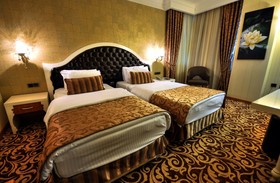 Golden Deluxe Hotel