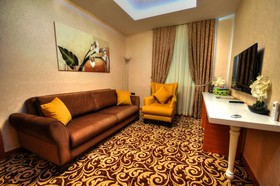 Golden Deluxe Hotel