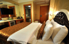 Golden Deluxe Hotel
