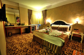 Golden Deluxe Hotel