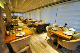 Golden Deluxe Hotel