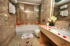 Golden Deluxe Hotel