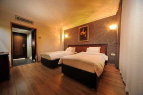 Golden Lake Hotel