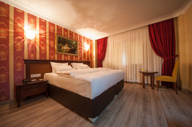 Golden Lake Hotel