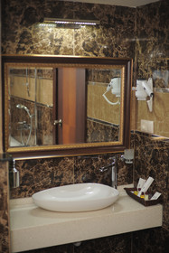 Golden Lake Hotel