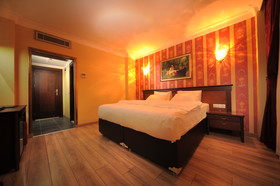Golden Lake Hotel