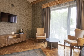 Ares Business Suit Hotel