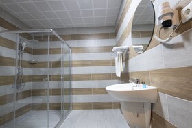 Ares Business Suit Hotel