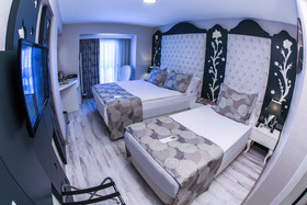 Demonti Hotel