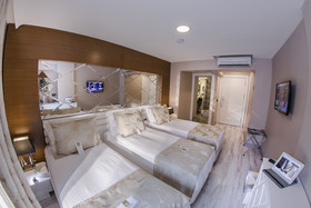 Demonti Hotel