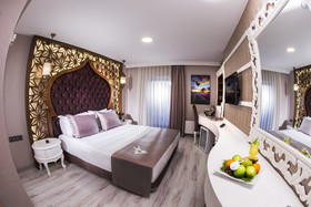 Demonti Hotel