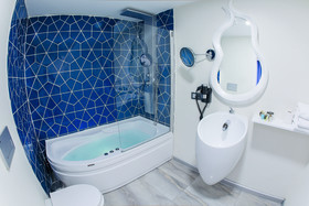 Demonti Hotel
