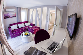 Demonti Hotel
