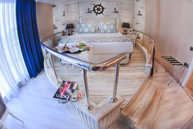 Demonti Hotel