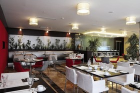 Demora Hotel