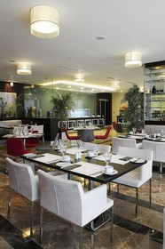 Demora Hotel