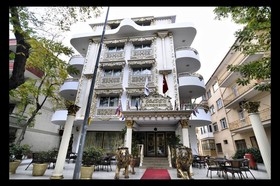 Golden Boutique