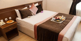 Izz Otel