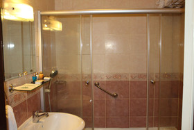 Izz Otel