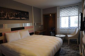 Manhattan Hotel