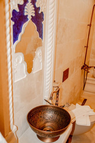 Ranjous Hotel