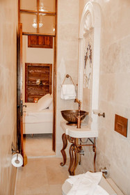 Ranjous Hotel