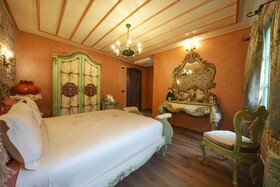 Naz Su Hotel