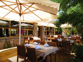 Assos Hunters Hotel
