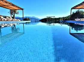 Milyos Hobbit Hotel